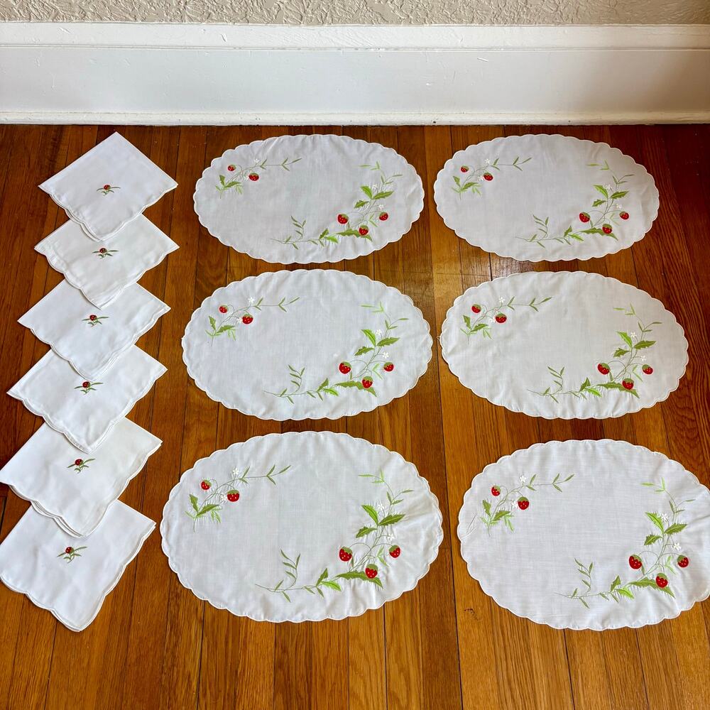 Vintage Strawberry Embroidered Cotton 6 Napkins 6 Placemats Set.